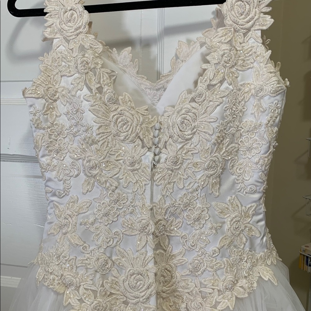 Signature Cream White Lace Sleeveless A-Line Maxi Wedding Dress - Picture 6 of 9
